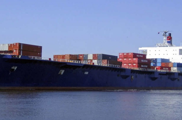 Shipping industry faces risks from cybercrime and mega-ship salvage