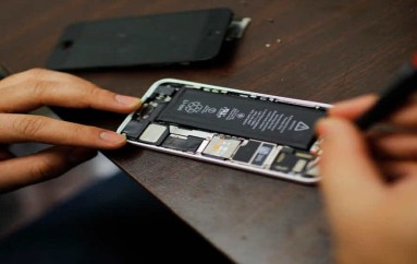 FBI tells local police it will help unlock iPhones when possible